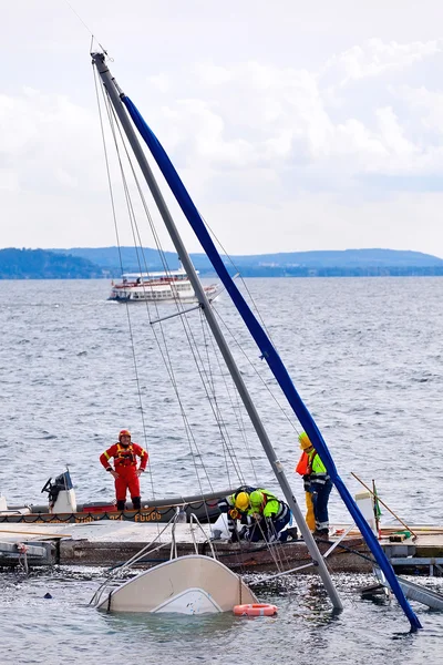 Mers détruites avec des bateaux à Verbania — Photo