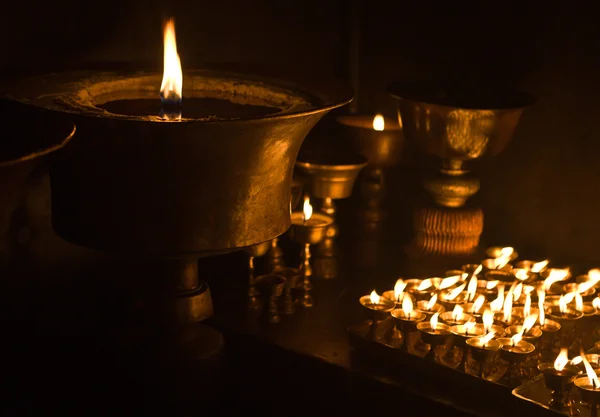 Candele al tempio buddista — Foto Stock