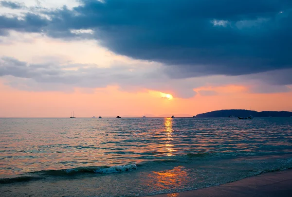 Puesta de sol en Tailandia — Foto de Stock