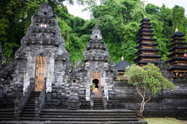 Yarasa Mağarası (Goa Lawah)