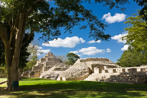 Edzna - starożytnej piramidy w pobliżu przez campeche, Meksyk — Zdjęcie stockowe