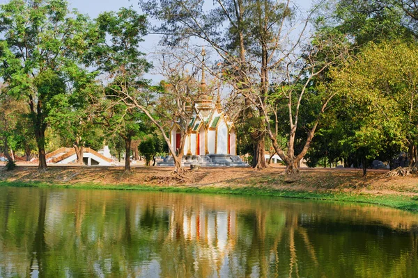 El templo buddha en Ayutthaya, Tailandia — Foto de Stock