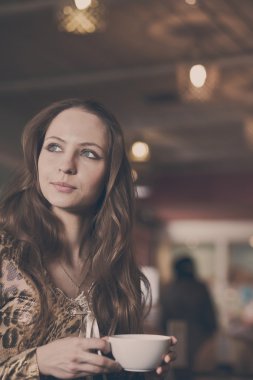 çay güzel bir genç kızla