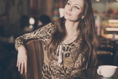 çay güzel bir genç kızla