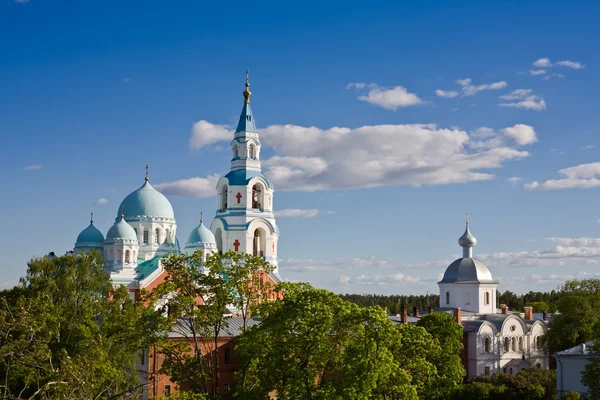 Schöne Aussicht auf das orthodoxe Kloster auf der Insel Valaam. ladoga see. der Norden Russlands — Stockfoto