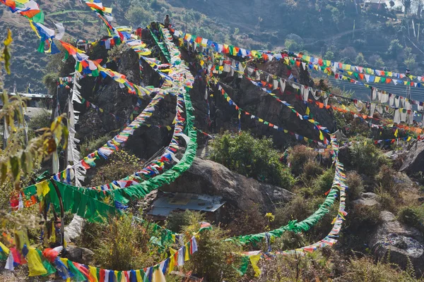Padmasambhava grottor nära av rewalsar — Stockfoto