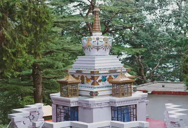 Stupa in buddhist monastery — Stock Photo, Image