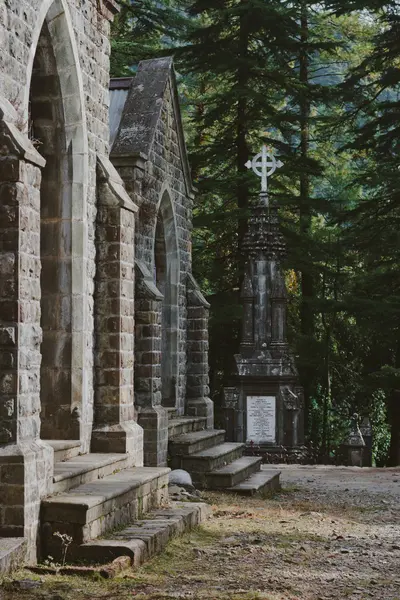 Ancient Catholic cemetery in Dharamsala — Stock Photo, Image