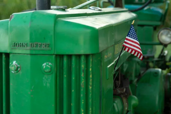 Egy Amerikai Zászló Egy Traktoron — Stock Fotó