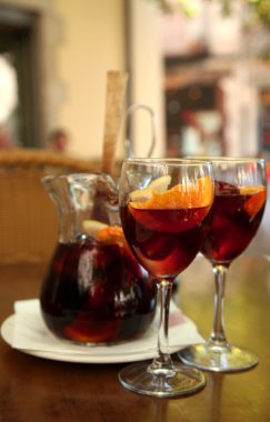 İçecek sangria meyve ile cam
