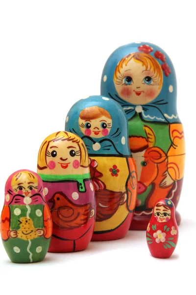 Matrjoschka-Puppen isoliert auf weißem Hintergrund — Stockfoto