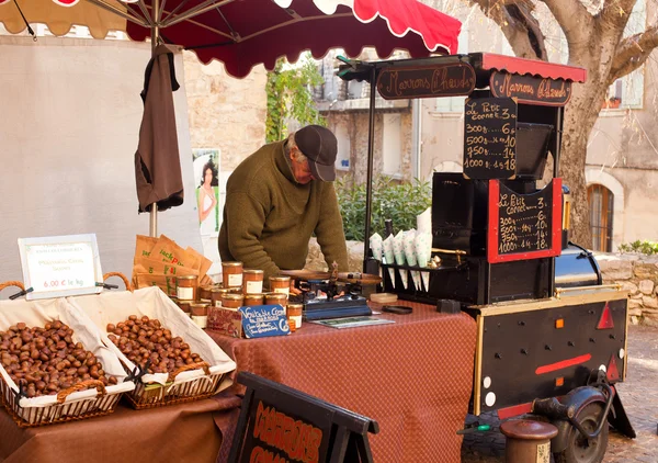 Roasted chestnuts at 3 euros — Stock Photo, Image