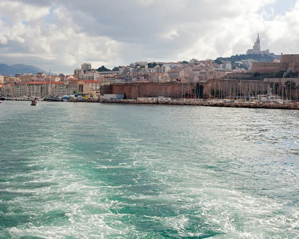 Vista de Marsella y las colinas desde el mar —  Fotos de Stock