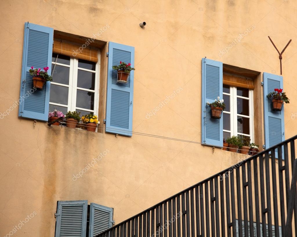 Window with blue shutters on beige walls in Marseille — Stock Photo ©  OlezzoSimona #24104037, image size:1024x819