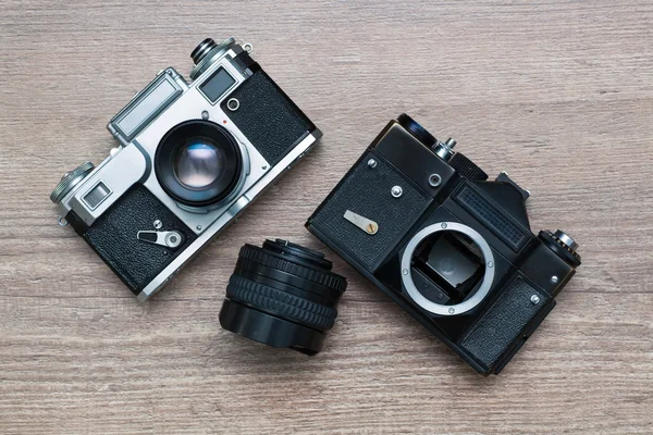 Two vintage photo camera and lens — Stock Photo, Image