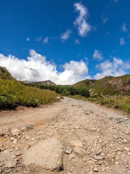 Road to the clouds in the mountains — Stock Photo, Image