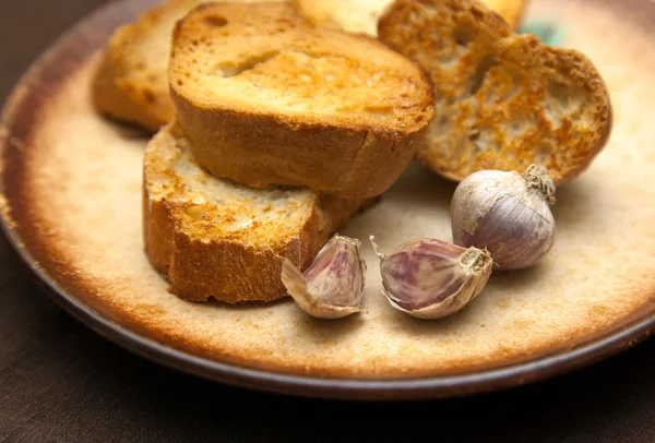 Plátek grilovanou bagetou a česnek — Stock fotografie