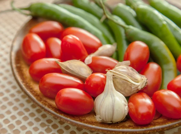 Pimentão, tomate cereja e alho — Fotografia de Stock