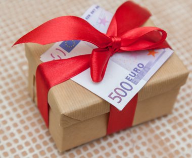 hediye kutusu ile euro banknot