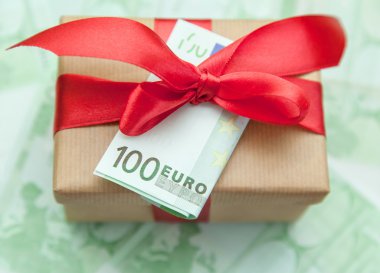 hediye kutusu ile euro banknot