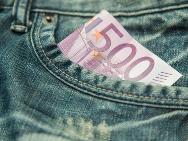 500 euros en el bolsillo de los pantalones vaqueros...