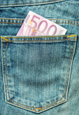 500 euros en el bolsillo de los pantalones vaqueros...
