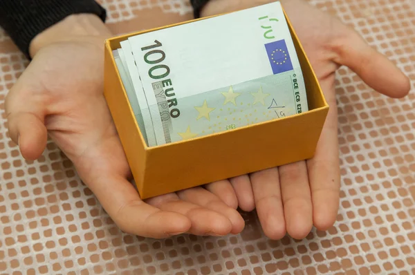 Caja con euro en las manos — Foto de Stock