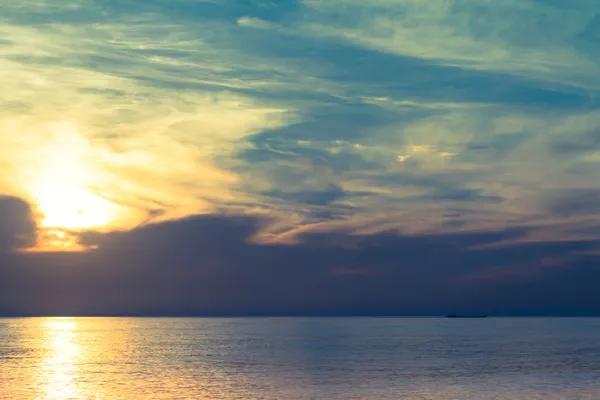 Nubes y mar . — Foto de Stock