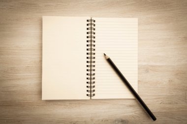 defter ve kalem tablo göster yukarıda