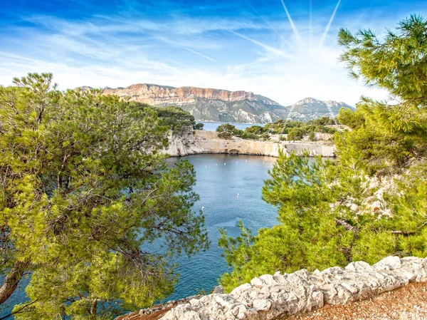 Luminoso paisaje marino de verano, Costa Azul, las Calanques —  Fotos de Stock