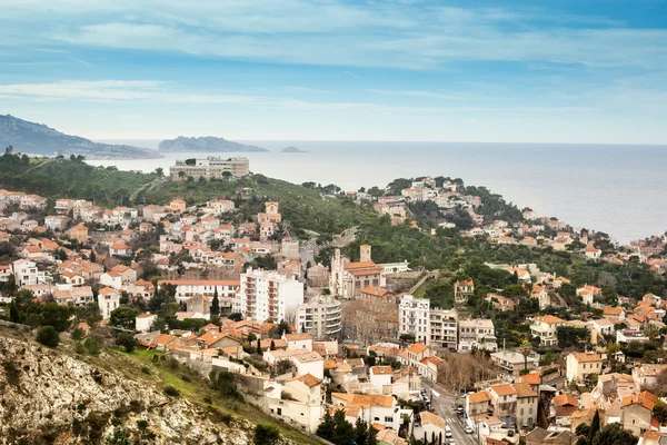 Vista de Marselha, a cidade, o céu e o mar — Fotografia de Stock