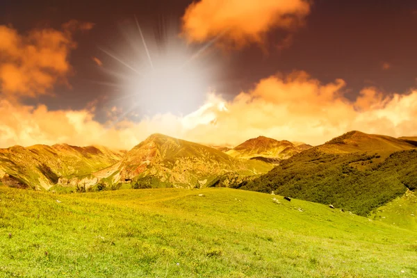 Bright stunning beautiful sunset in the mountain valley — Stock Photo, Image