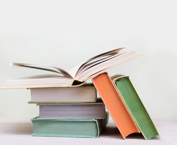 Μερικά βιβλία με πολύχρωμα καλύμματα — Φωτογραφία Αρχείου