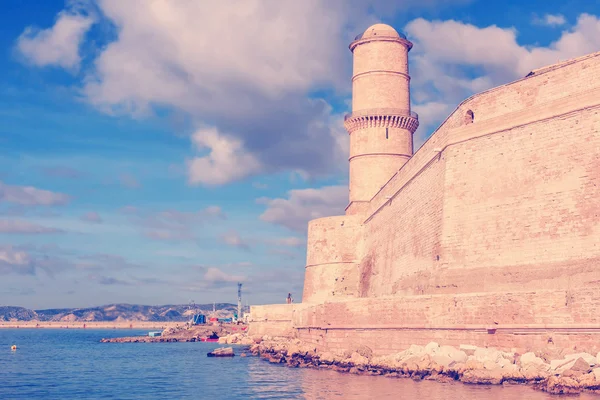 Fort st. jean in marseille mit dem meer — Stockfoto