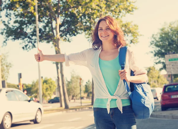 Chica en el camino — Foto de Stock