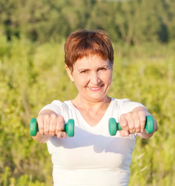 Attractive woman 50 years doing fitness — Stock Photo, Image