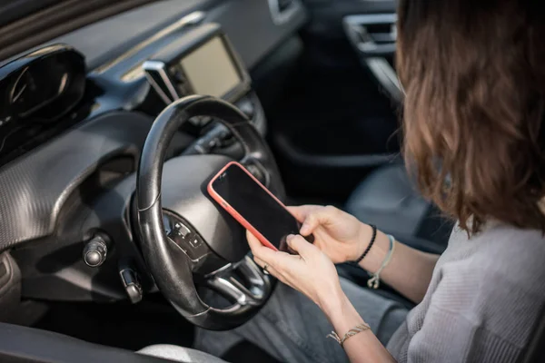 Woman Sitting Car Drivers Seat Looking Smartphone Paying Parking Navigating — Stockfoto
