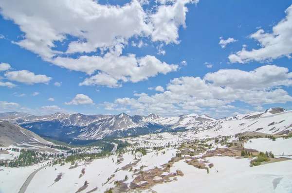 Vista das Montanhas Rochosas do topo do Cottonwood Pass, no Colorado — Fotografia de Stock