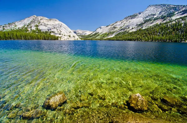 Lago Tenaya en el Parque Nacional Yosemite —  Fotos de Stock