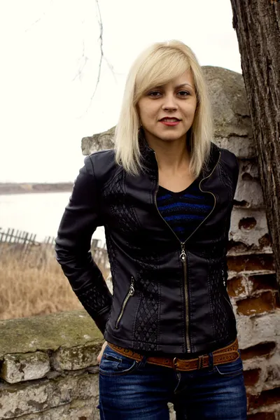 Girl at the river — Stock Photo, Image