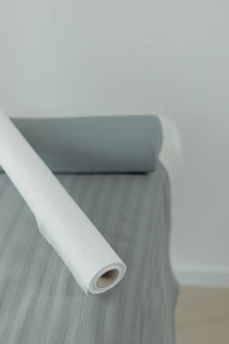 Tek kullanımlık çarşaflı masaj masası