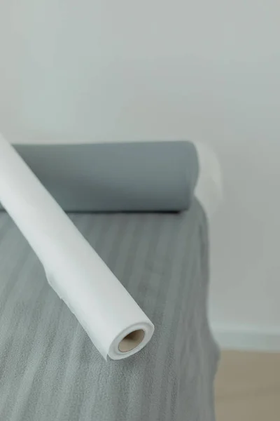 Tek kullanımlık çarşaflı masaj masası