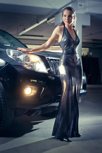 A girl near the car — Stock Photo, Image