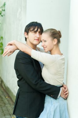 genç bir çift sütun