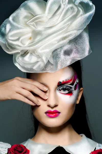 A menina com maquiagem extravagante — Fotografia de Stock