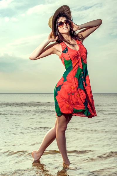 Ragazza georgiana sulla spiaggia — Foto Stock