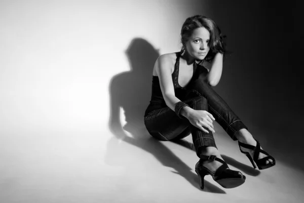 Portrait of a beautiful brunette in studio — Stock Photo, Image