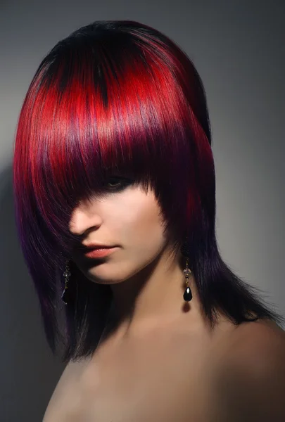 Retrato de uma menina bonita, coloração de cabelo profissional — Fotografia de Stock