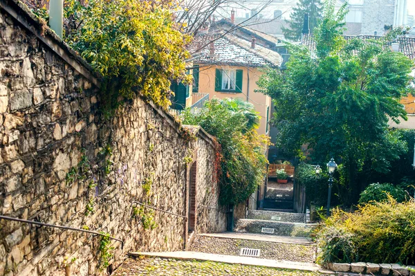 Kale ana giriş, brescia