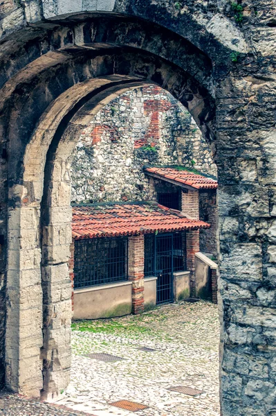 Entrada principal del castillo, brescia — Foto de Stock
